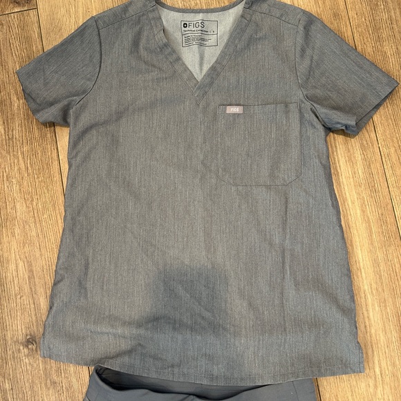 FIGS Scrubs Set Grey Technical Collection Top Size Small Bottom Size XS/P - Picture 2 of 6
